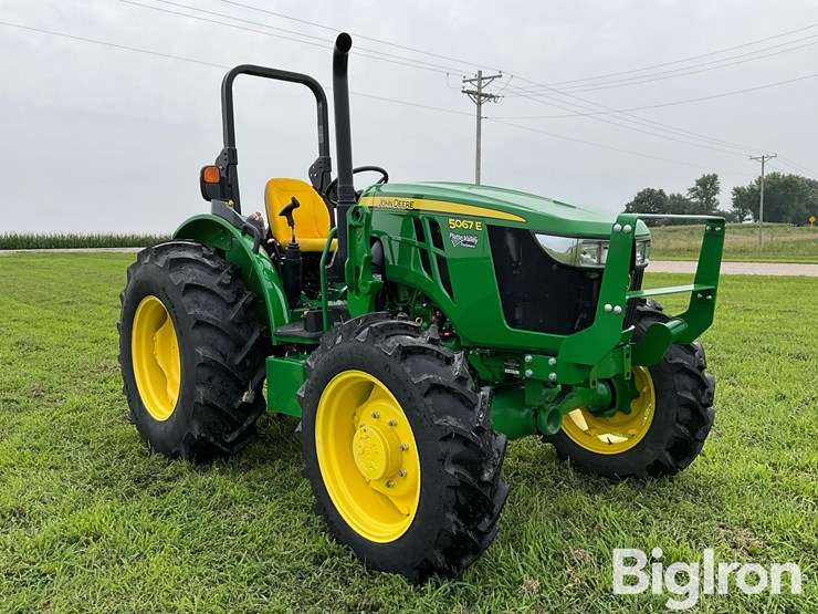 2023-john-deere-5067e-image-3