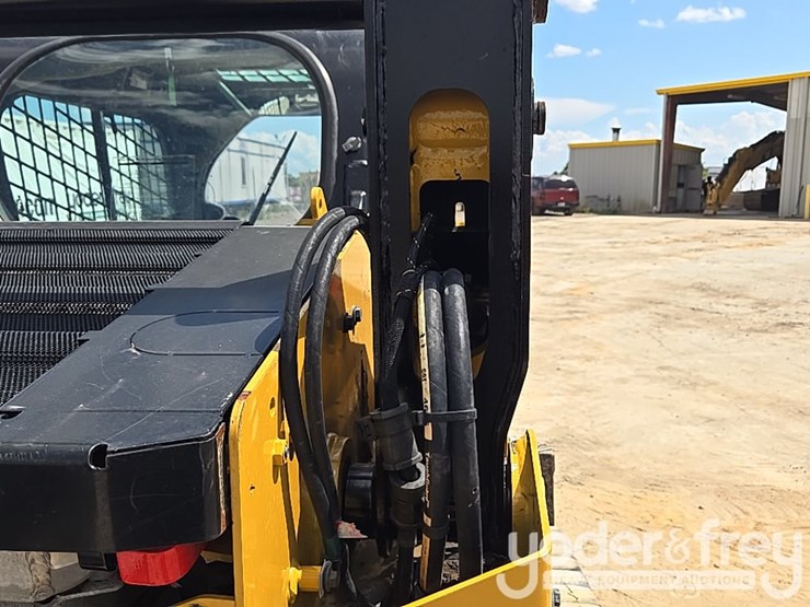 2022-caterpillar-259d3-image-39