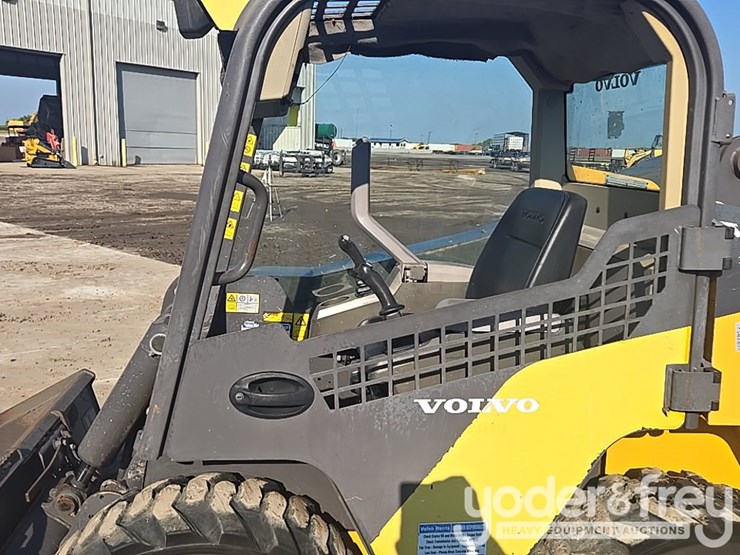 2012-volvo-mc135c-image-42