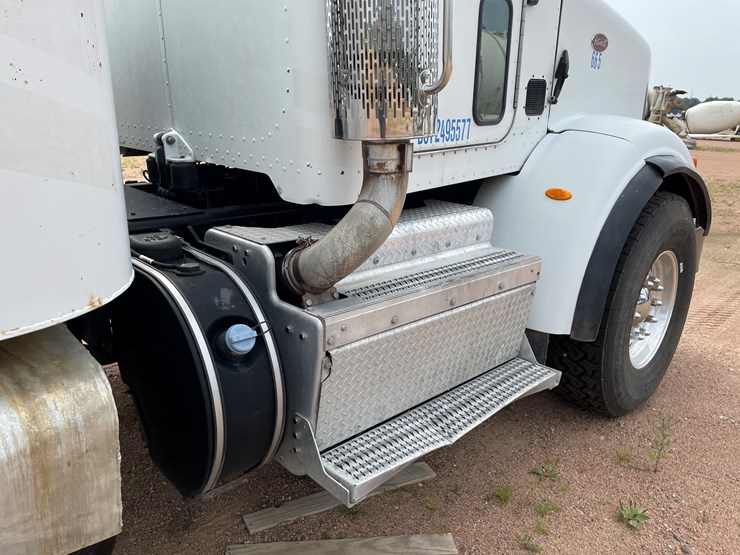 2011-peterbilt-365-image-54