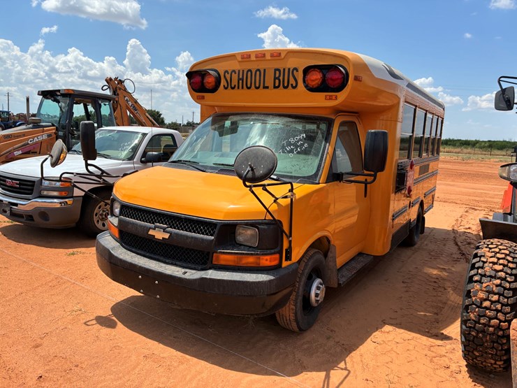 #t8044-•-chevy-bus-image-1