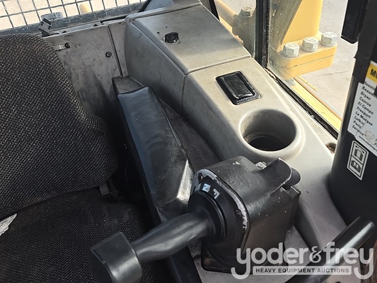 2008-caterpillar-d6n-lgp-image-56