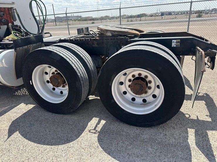 2007-peterbilt-379-image-8