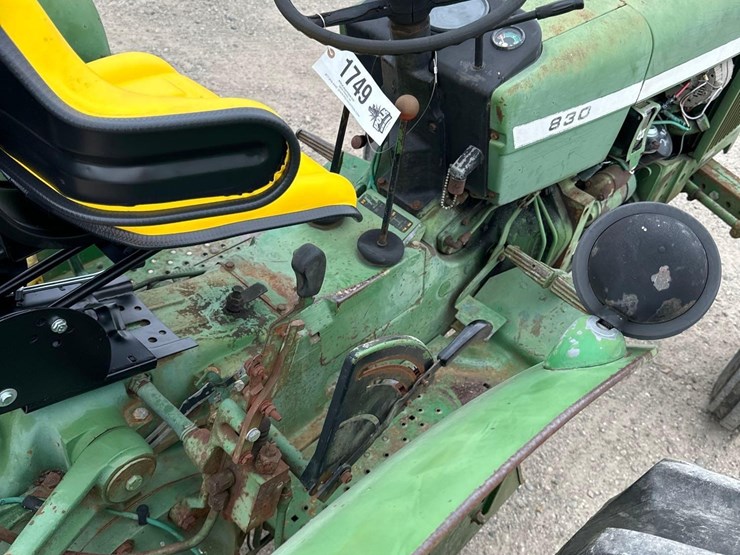 john-deere-830-image-9
