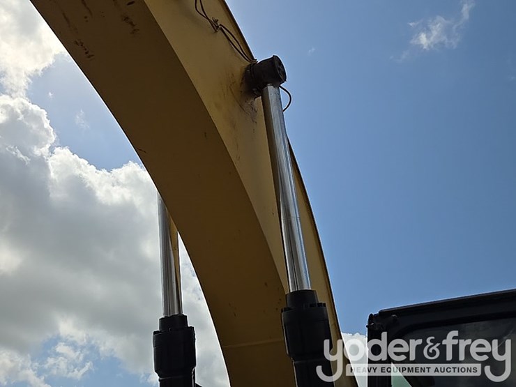 2015-caterpillar-329fl-image-33