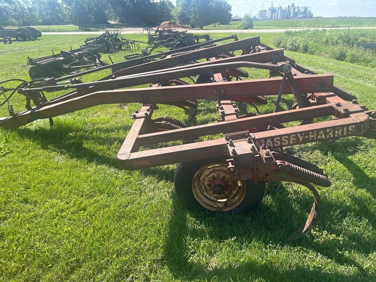 massey-ferguson-14-image-2