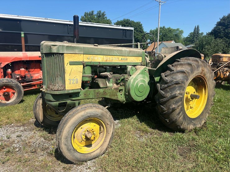 john-deere-720-image-1