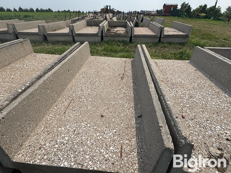 concrete-h-feed-bunks-image-16