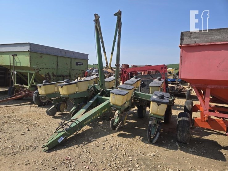 john-deere-7000-image-1