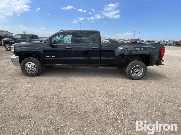 2015-chevrolet-3500-image-8