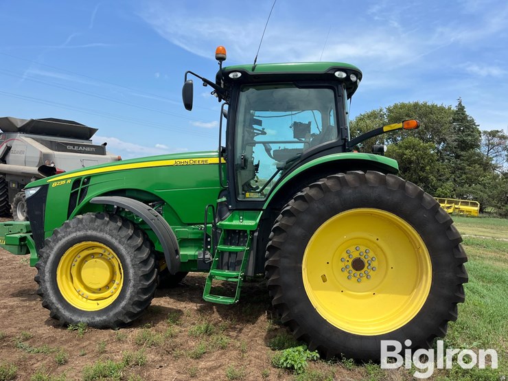 2011-john-deere-8235r-image-8