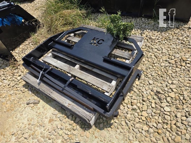 new-skid-steer-45"-fork-frame-w/-42"-forks-image-2