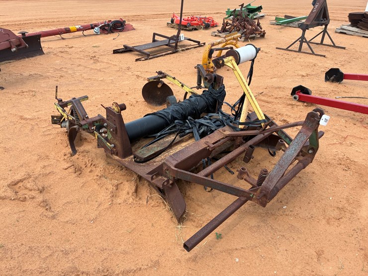 #t8011-•-bedding-plow-image-2