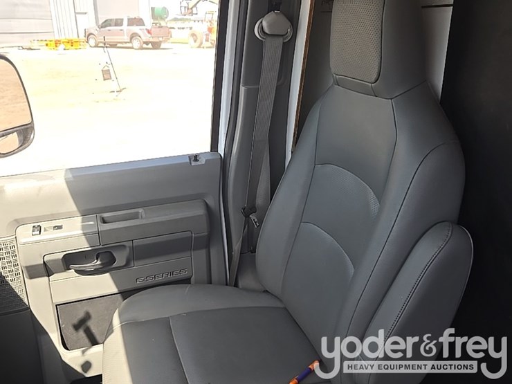 2019-ford-e350-image-39