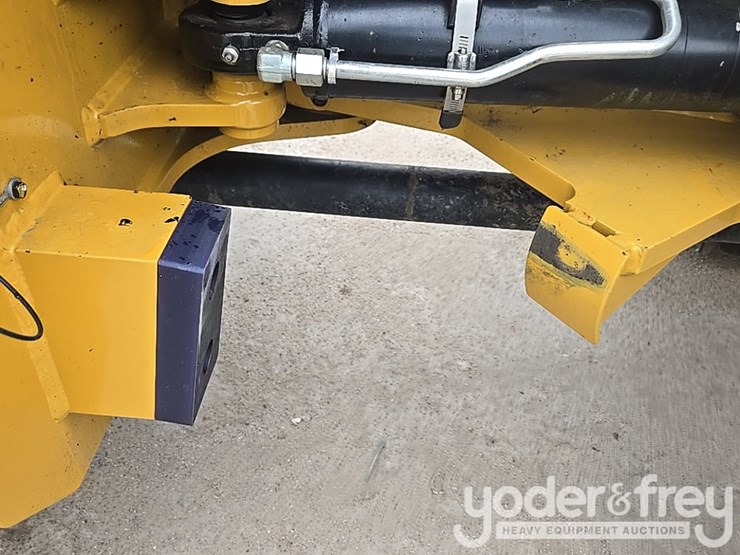 2023-caterpillar-908-image-25