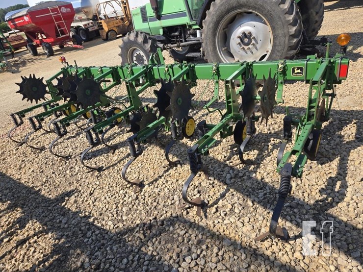john-deere-825-image-4