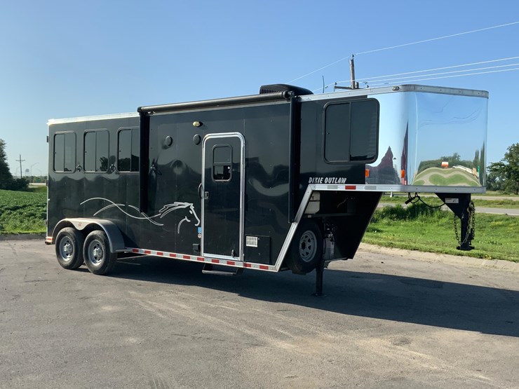 2020-dixie-outlaw-t/a-livestock-trailer-image-1