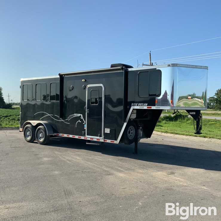 2020 Dixie Outlaw T/A Livestock Trailer