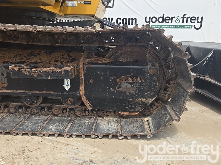 2022-deere-130g-image-23