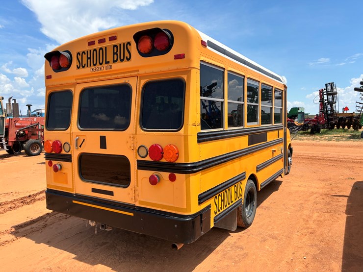 #t8044-•-chevy-bus-image-3