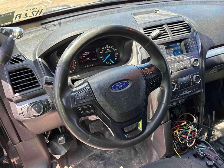 2019-ford-explorer-image-13