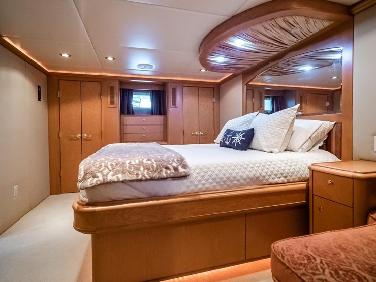 #18-•-2003-breaux-brothers-85'-yacht-|-"come-monday"-image-57