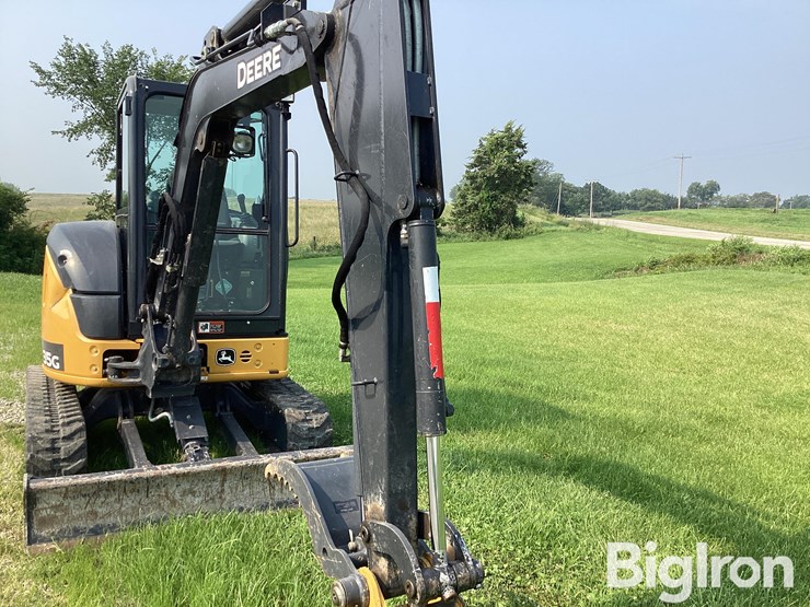 2016-deere-35g-image-15