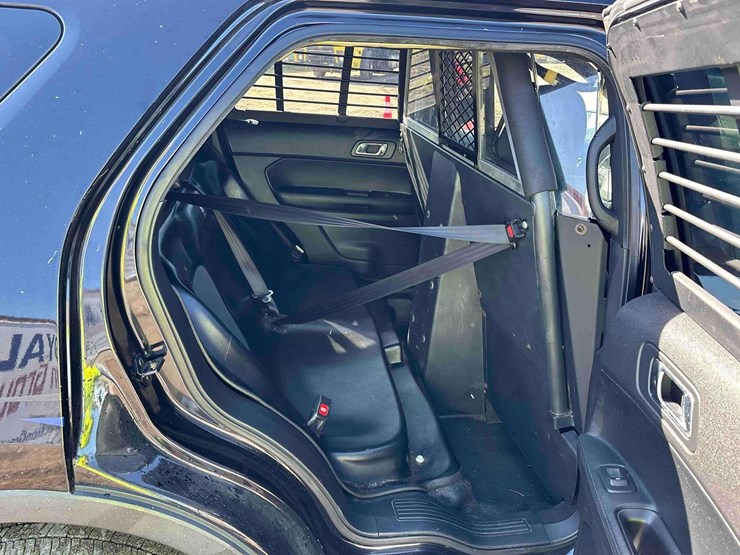 2017-ford-explorer-image-22