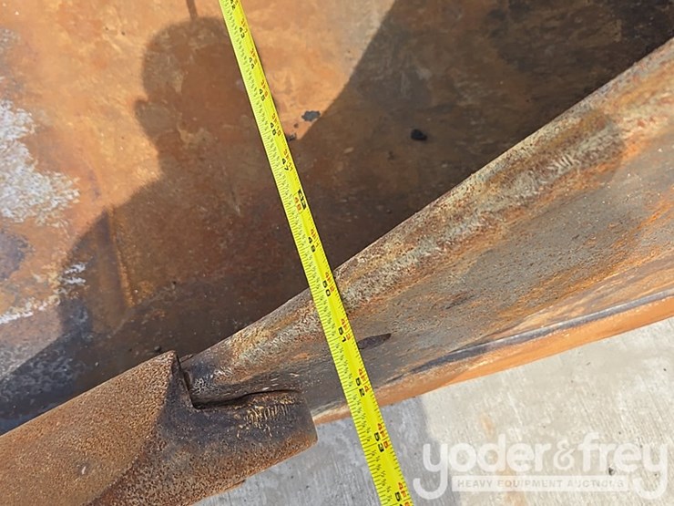 2015-caterpillar-329fl-image-30