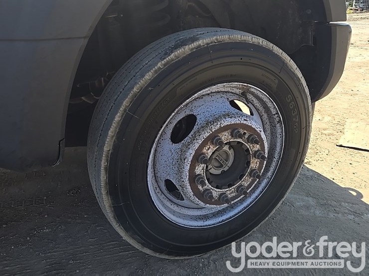 2019-ford-f550-xl-image-14