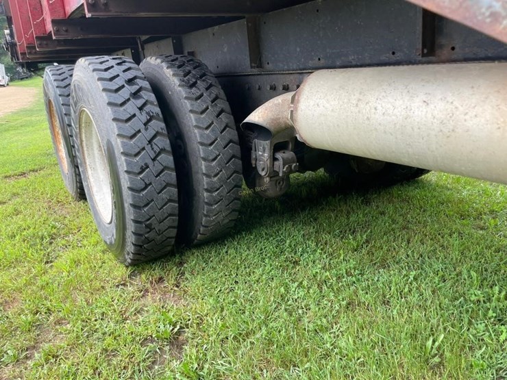 1999-peterbilt-379-image-8