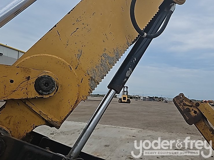 2011-caterpillar-420e-image-30