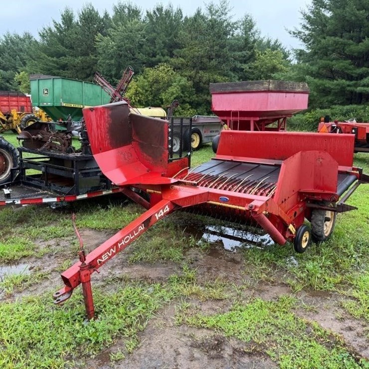 NEW HOLLAND 145
