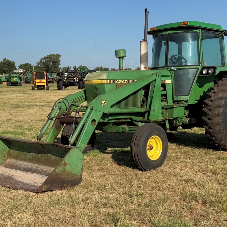 JOHN DEERE 4240