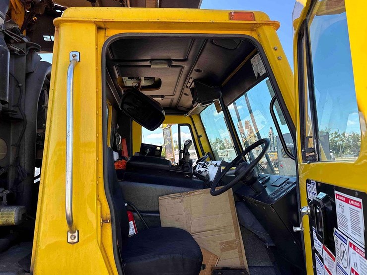 2015-mack-leu613-image-17