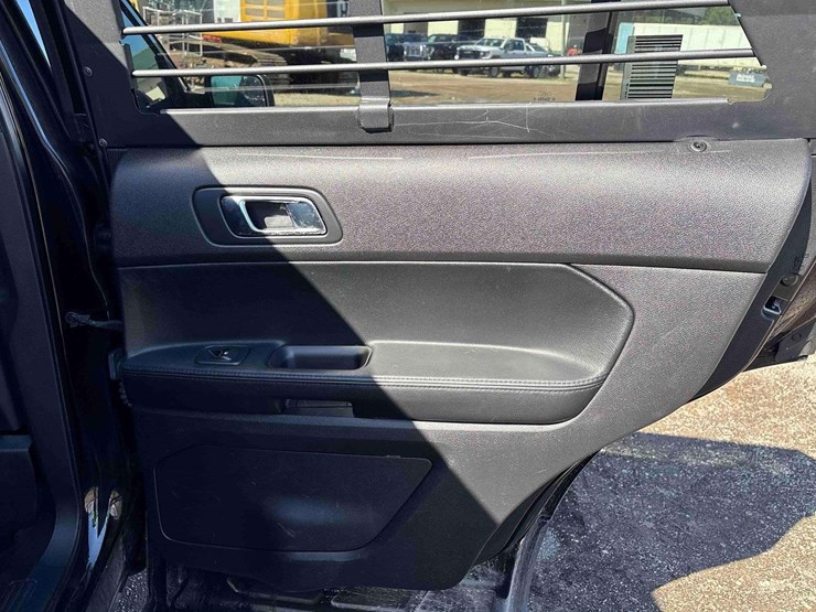 2017-ford-explorer-image-23