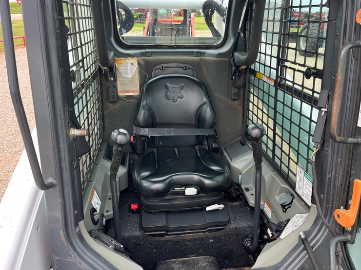 2015-bobcat-s770-image-11