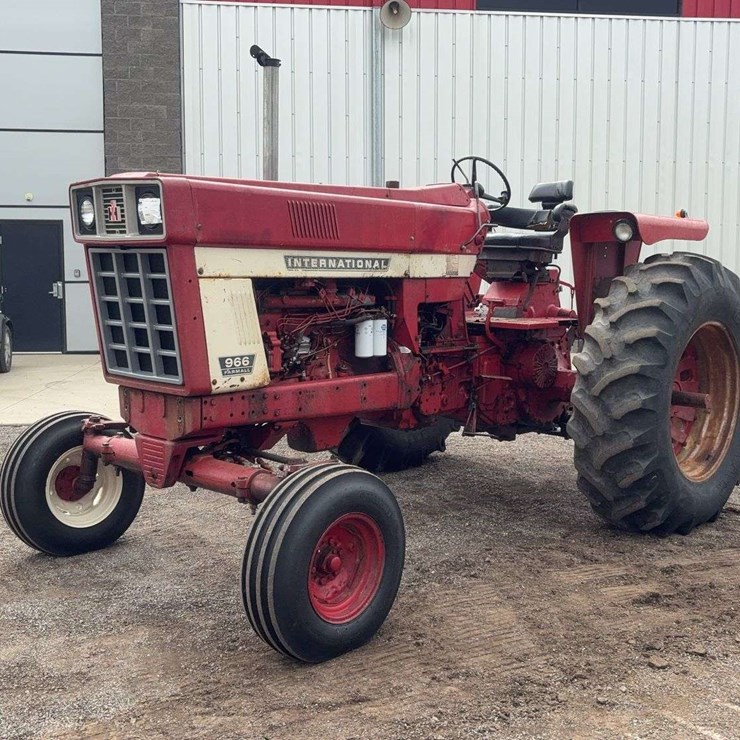 1972 INTERNATIONAL 966