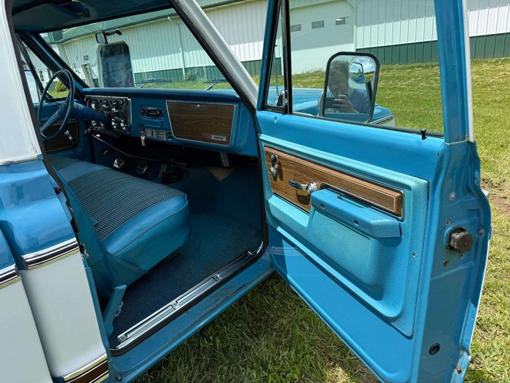 1972-chevrolet-c20-image-23