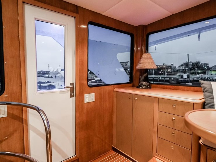 #18-•-2003-breaux-brothers-85'-yacht-|-"come-monday"-image-40