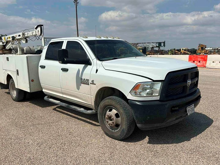 2017-dodge-ram-3500-image-3