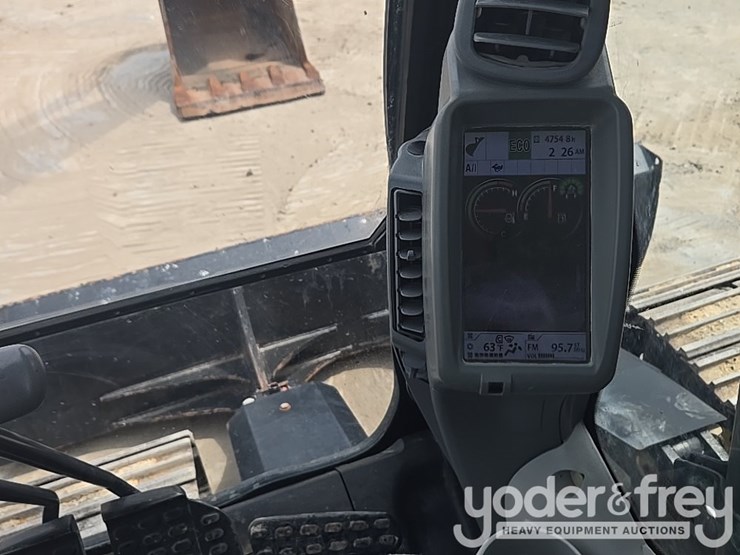 2022-deere-130g-image-76