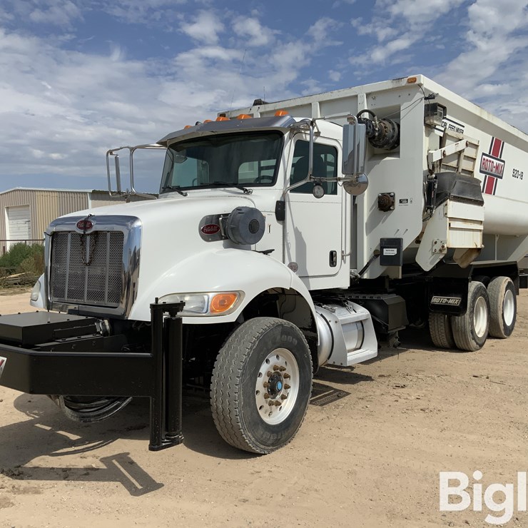 2017 PETERBILT 348