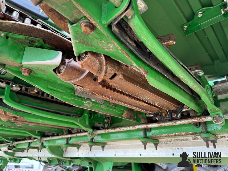 2022-john-deere-c12r-image-13