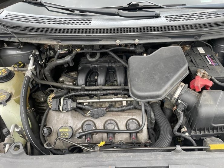 2010-ford-edge-image-19