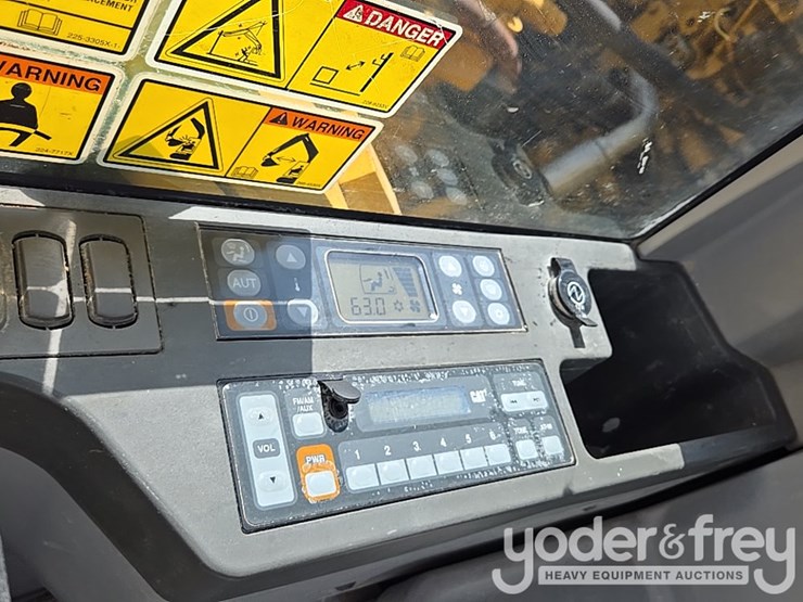 2015-caterpillar-329fl-image-64