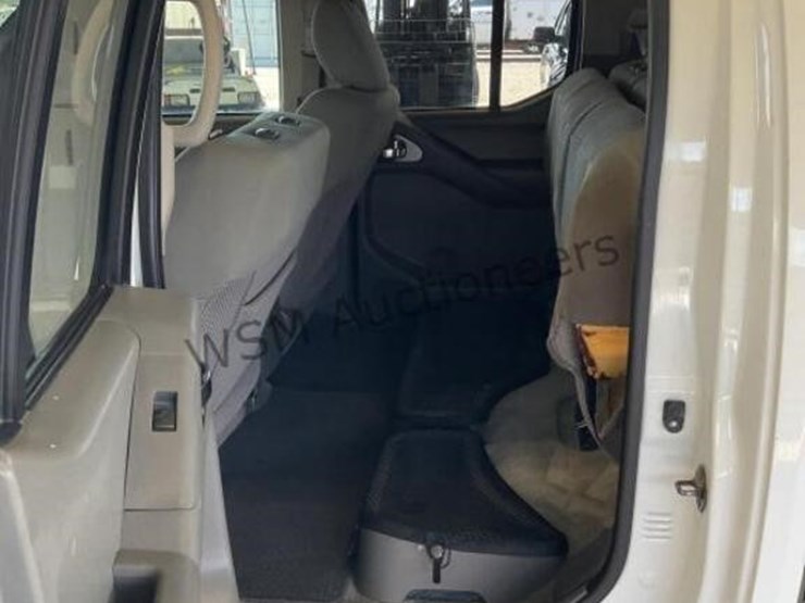 2015-nissan-frontier-image-24