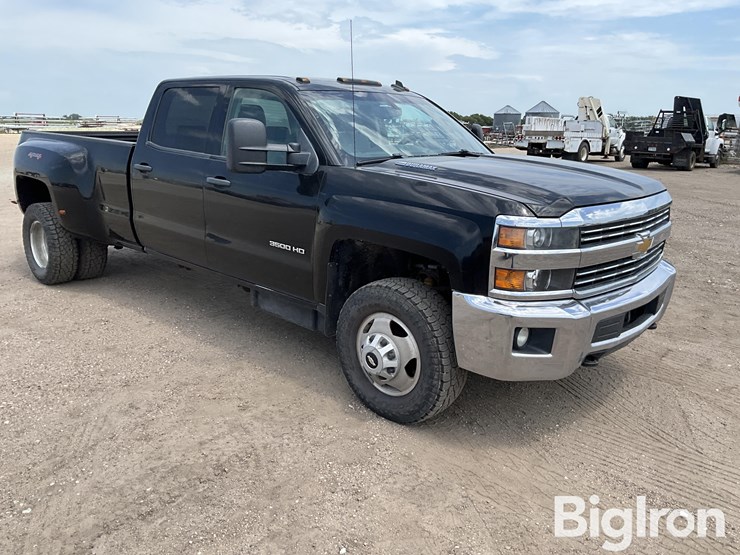 2015-chevrolet-3500-image-3