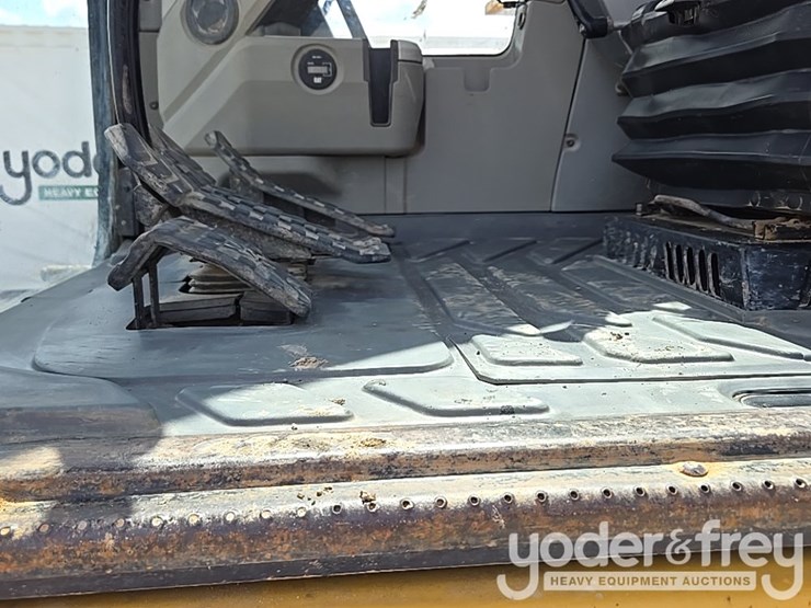 2015-caterpillar-329fl-image-62