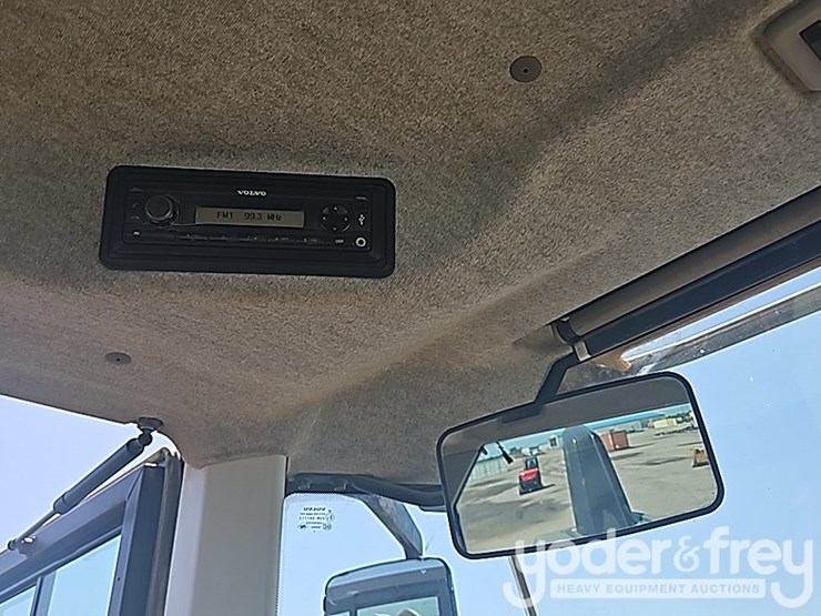2018-volvo-l110h-image-64